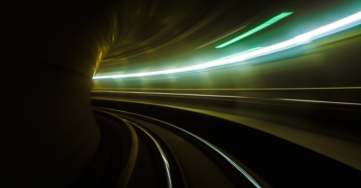 découvrez les enjeux et les opportunités des transitions énergétiques, un processus crucial pour un avenir durable. apprenez comment les avancées technologiques et les politiques publiques façonnent un monde moins dépendant des énergies fossiles.