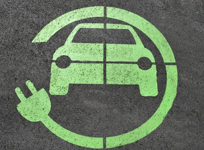 Voiture électrique ou hybride : quelle est la meilleure option en 2025 ?