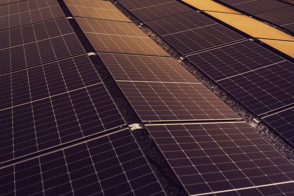 Analyse de l’impact des technologies vertes, des énergies renouvelables et de la mondialisation sur la durabilité environnementale dans les pays les plus touchés écologiquement