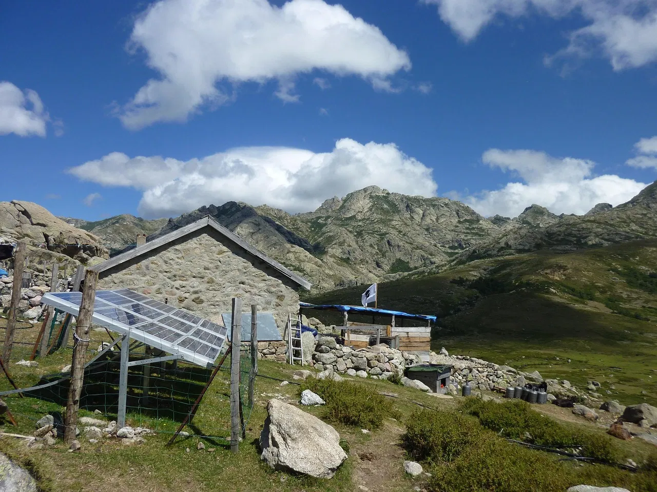 Énergie renouvelable maison : comment rendre votre habitat autonome en 2025 ?